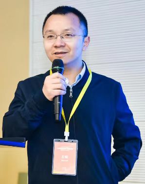 赢博官方（中国）总部创新论坛第一千三百九十讲：Floquet engineering symmetry-breaking and topological states under light irradiation