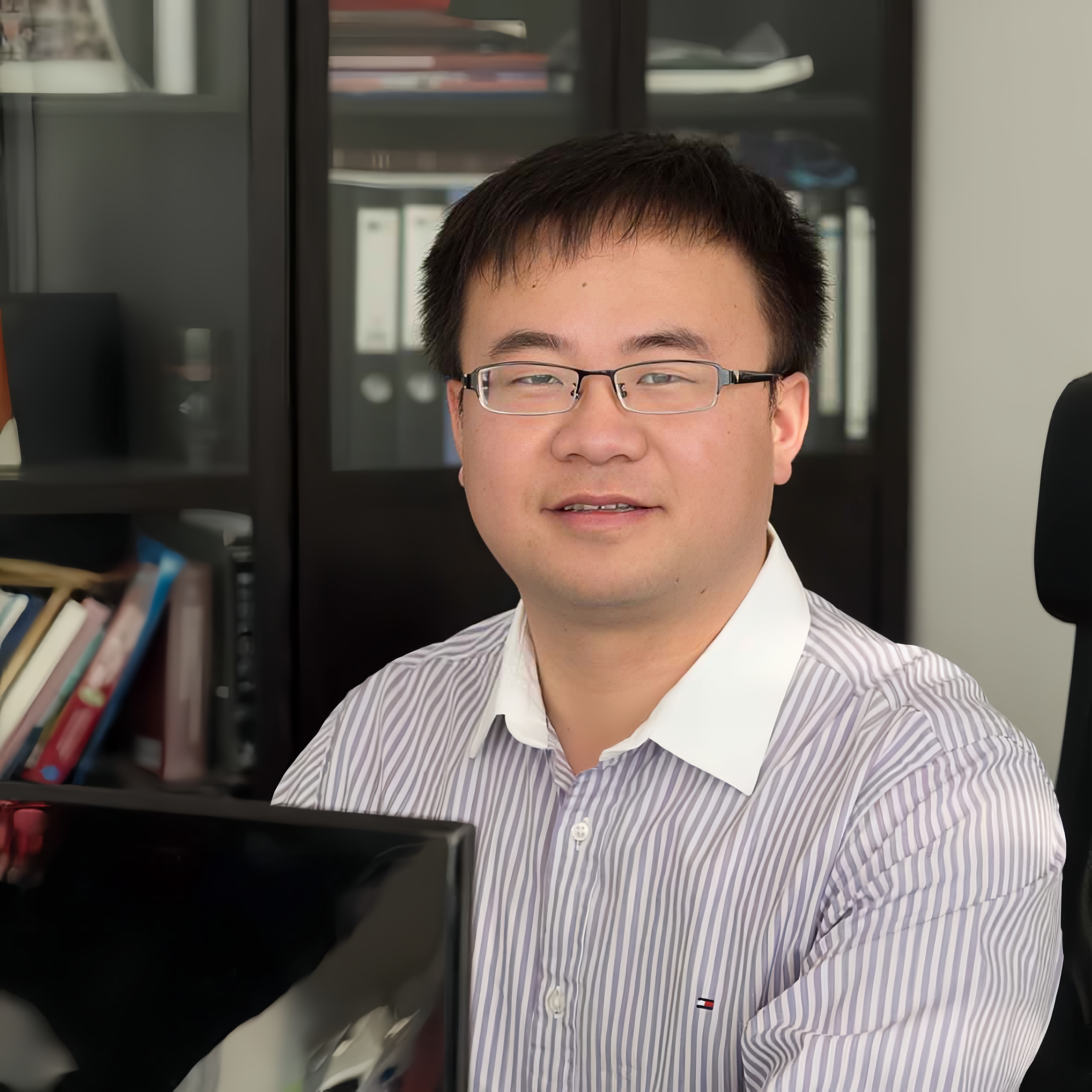 1XBET体育创新论坛第一千七百九十四讲：多元介孔材料的合成与性能研究