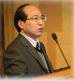 赢博官方（中国）总部创新论坛第一千零一讲暨校庆118周年学术讲座：从天然黏土矿物绿色制备高性能SRC脱硝分子筛